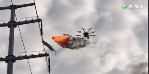 В Китае для уничтожения мусора на ЛЭП будут использовать дроны с огнеметами (4 фото)