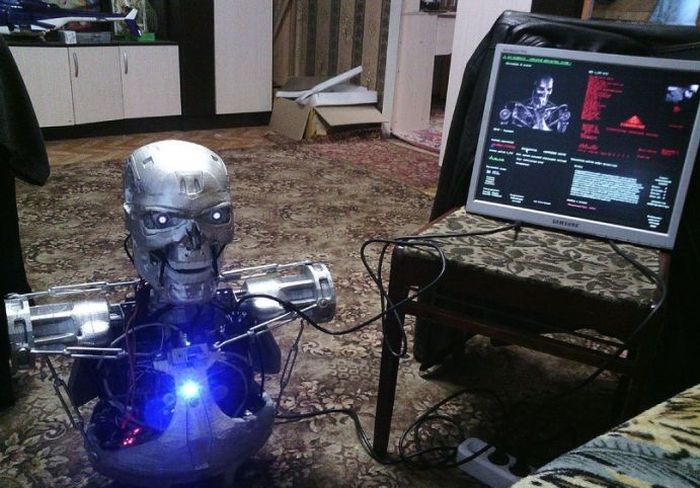 Пермский программист создал модель робота Т-800 из фильма «Терминатор» (4 фото + видео)