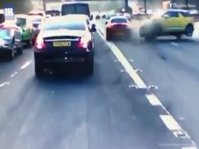 Водитель BMW спровоцировал аварию