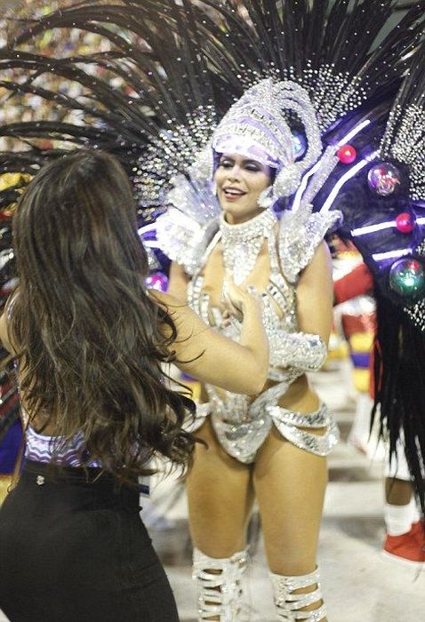 Девушки на карнавале в Рио-де-Жанейро (27 фото)