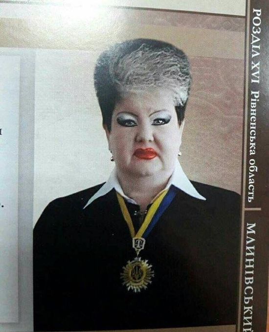 Украинская судья Алла Бандура получила прозвище Джокер из-за своей эффектной внешности (2 фото)