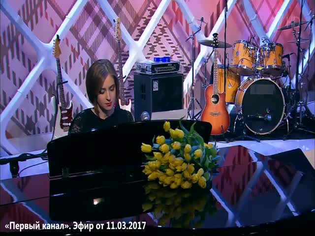 Депутат Госдумы Наталья Поклонская играет «Мурку» на шоу «Прожекторперисхилтон»