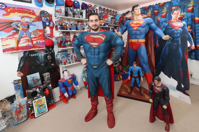 Британский фанат Супермена попал в «Книгу рекордов Гиннесса» благодаря внушительной коллекции (11 фото)