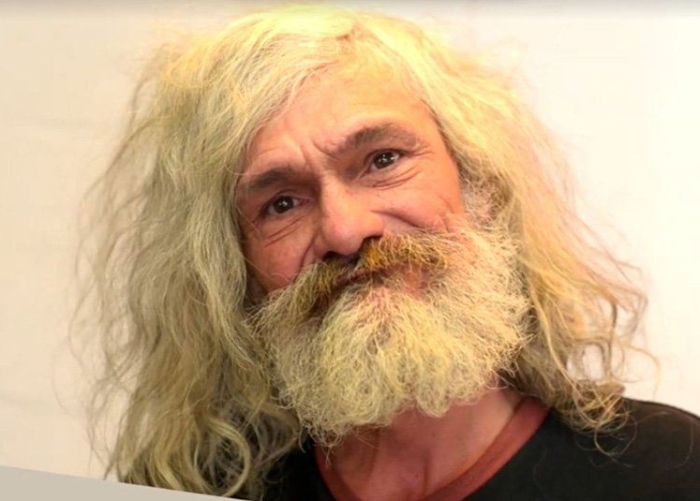 Парикмахеры превратили бездомного мужчину в стильного хипстера (3 фото + видео)