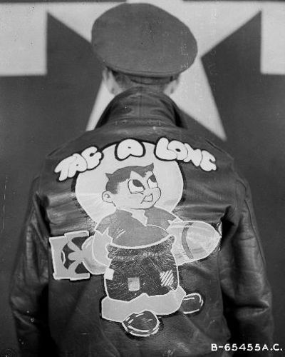 Рисунки на куртках американских пилотов Второй мировой войны (27 фото)