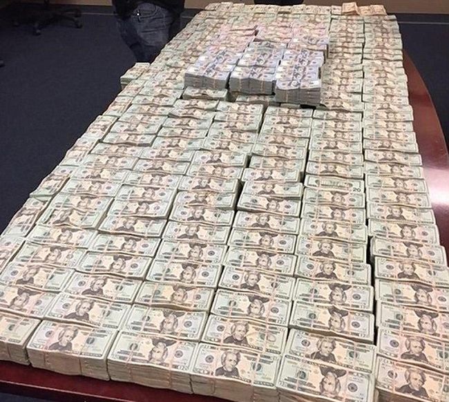 В Нью-Йорке задержали контрабандистов, спрятавших в мебель 4,1 млн долларов и 3 кг героина (11 фото)