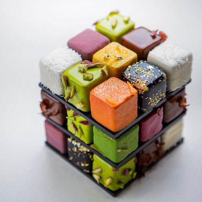 Торты в форме кубика Рубика от Седрика Гроле (8 фото)