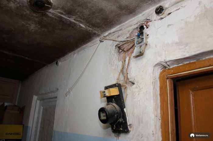 Нечеловеческие условия жизни в одной из коммуналок Ижевска (76 фото)