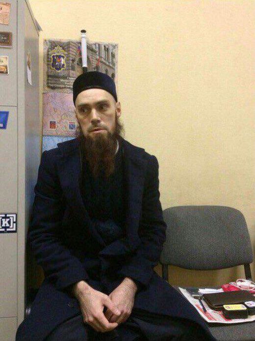 В причастности к теракту в питерском метро подозревают 22-летнего Акбаржона Джалилова (4 фото)
