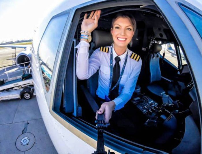 Очаровательные девушки-пилоты из Швеции (31 фото)