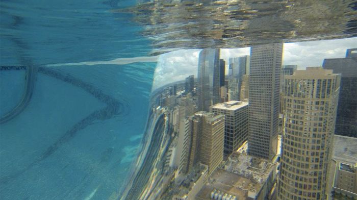 Бассейн с прозрачным полом на высоте 150 метров в Хьюстоне (5 фото + видео)