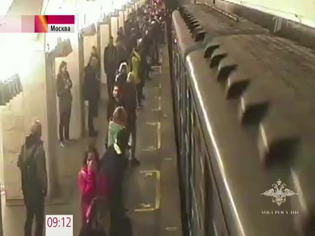 Патрульный спас пассажира метро