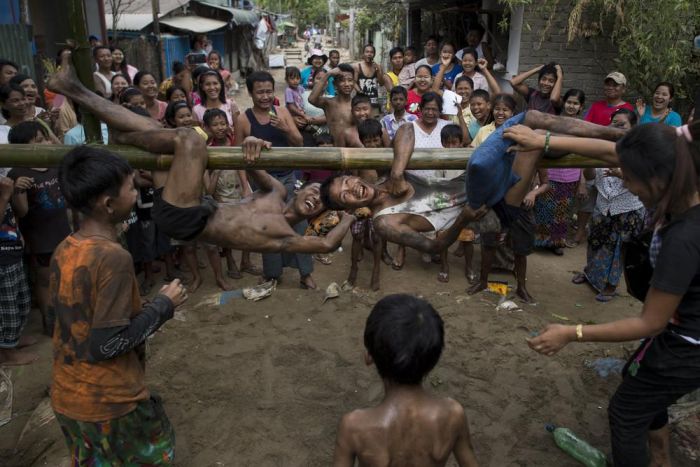 Повседневная жизнь граждан Мьянмы (25 фото)