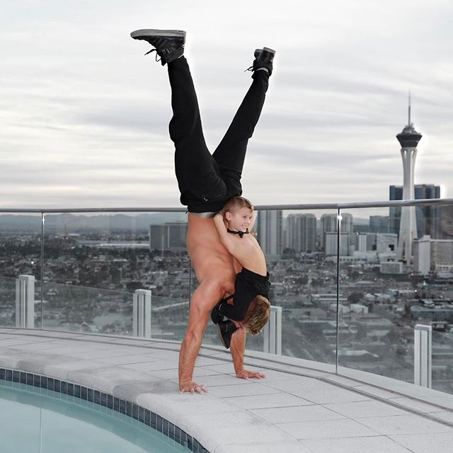 Акробат Уэйн Скивингтон из цирка Cirque du Soleil - самый популярный отец-одиночка «Инстаграма» (25 фото)