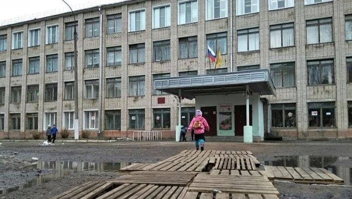 Школа в Кирове до и после популярности в Интернете (2 фото)