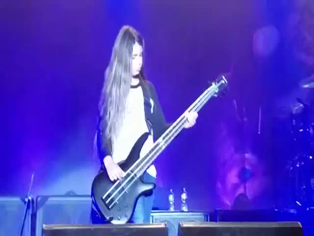 12-летний сын басиста группы Metallica Роберта Трухильо Тай выступил с группой Korn
