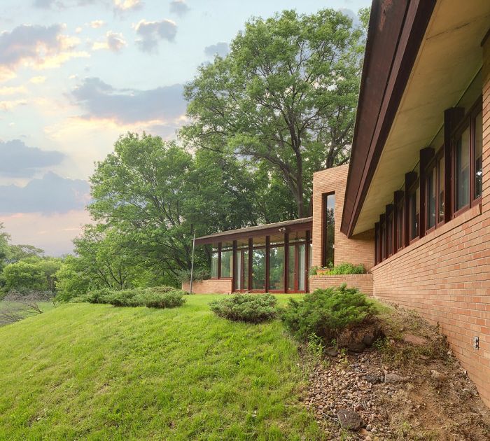 Уникальный дом, построенный архитектором Фрэнком Райтом, продают за 1,4 млн долларов (29 фото)