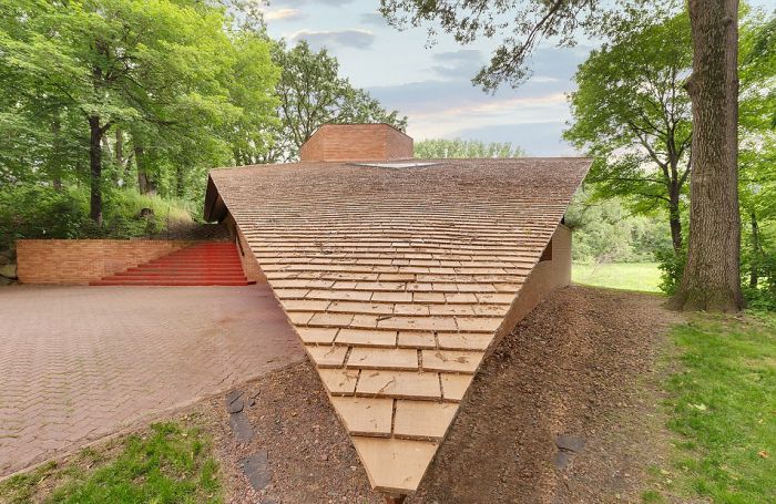 Уникальный дом, построенный архитектором Фрэнком Райтом, продают за 1,4 млн долларов (29 фото)