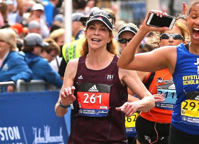 Первая участница Бостонского марафона Катрин Швитцер вновь приняла в нем участие (5 фото)
