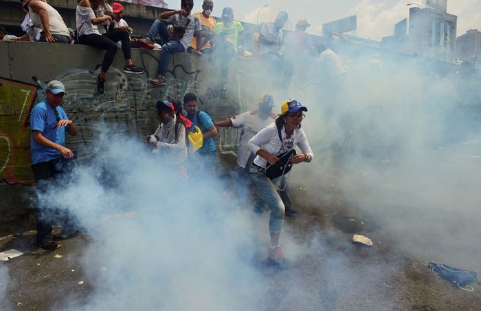 Массовые протесты и беспорядки в Венесуэле (42 фото)
