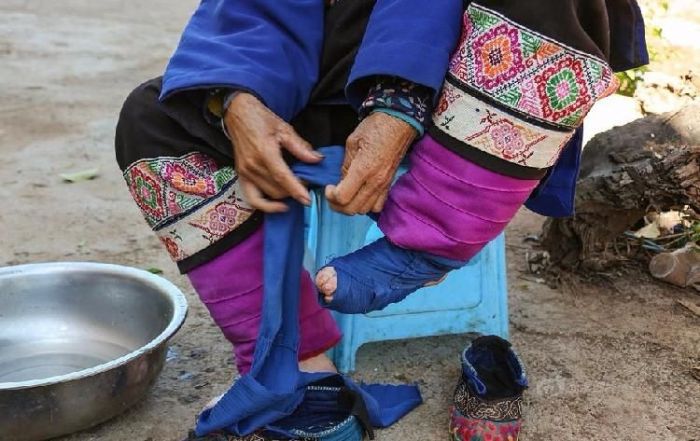 Пожилые китаянки с деформированными стопами (10 фото)