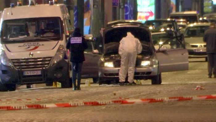 Теракт в Париже на Елисейских полях (14 фото + видео)