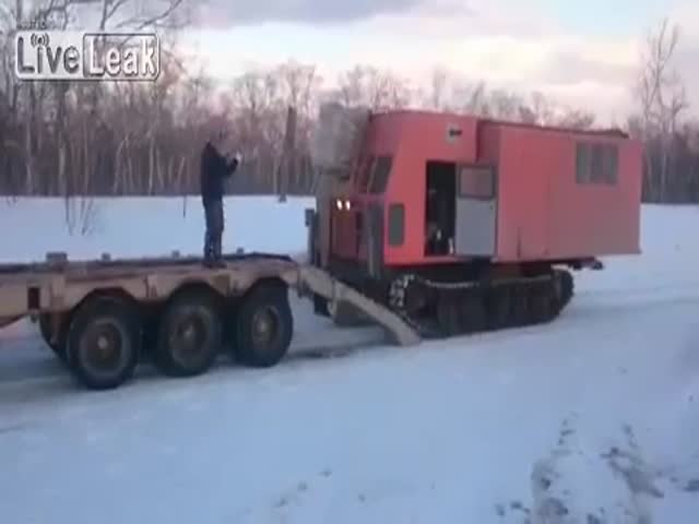 Погрузка на тягач пошла не по плану