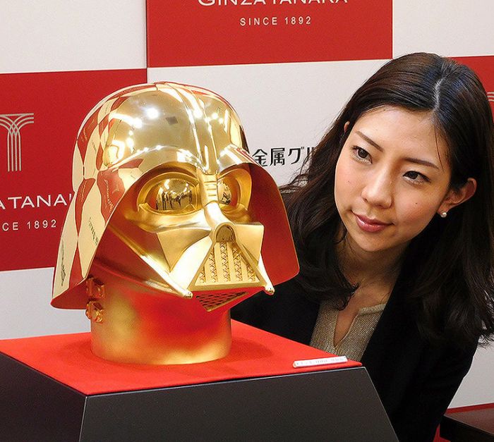 В Японии продадут золотой шлем Дарта Вейдера за 1,4 млн долларов (3 фото)