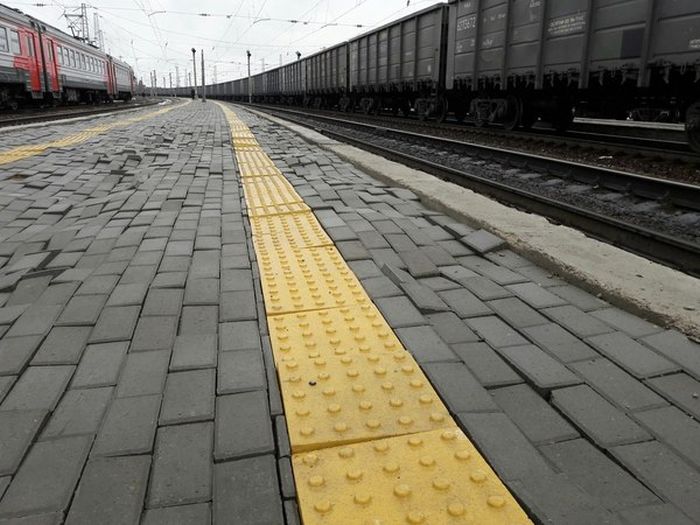 Брусчатка на кировском вокзале (4 фото)