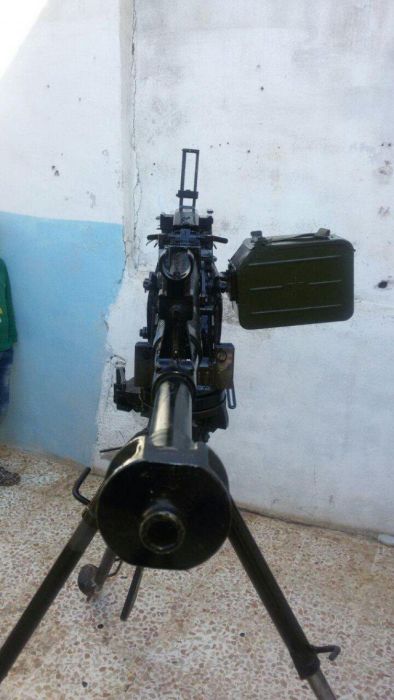 Товар торговца оружием из «Исламского государства» (23 фото)
