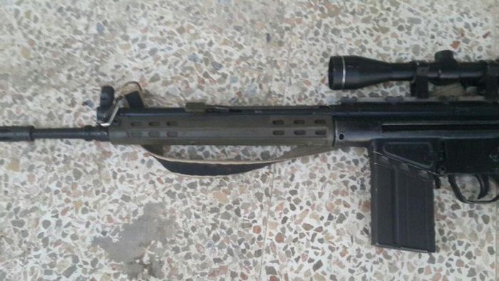Товар торговца оружием из «Исламского государства» (23 фото)