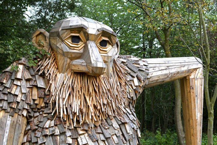 Гигантские деревянные скульптуры Томаса Дамбо (17 фото)