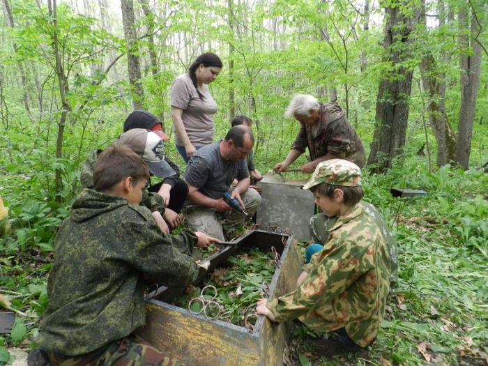 Реставрация могилы партизана Шоты Инанишвили (11 фото)