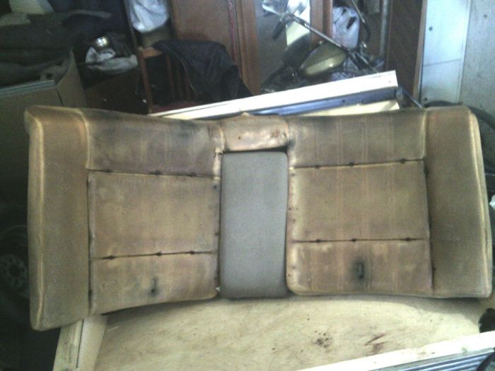 Эксклюзивный диван из ВАЗ-2101 (19 фото)
