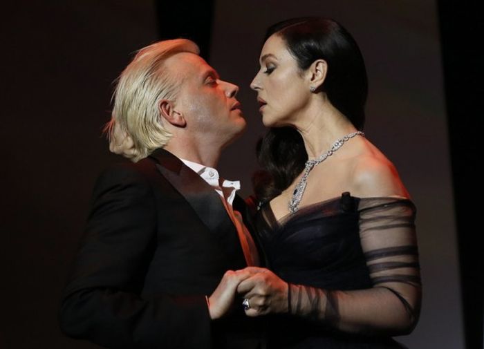 Страстный поцелуй Моники Беллуччи и Алекса Луца на Каннском кинофестивале (7 фото + видео)