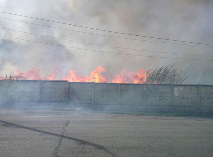 В Красноярском крае горят десятки жилых домов (13 фото + видео)