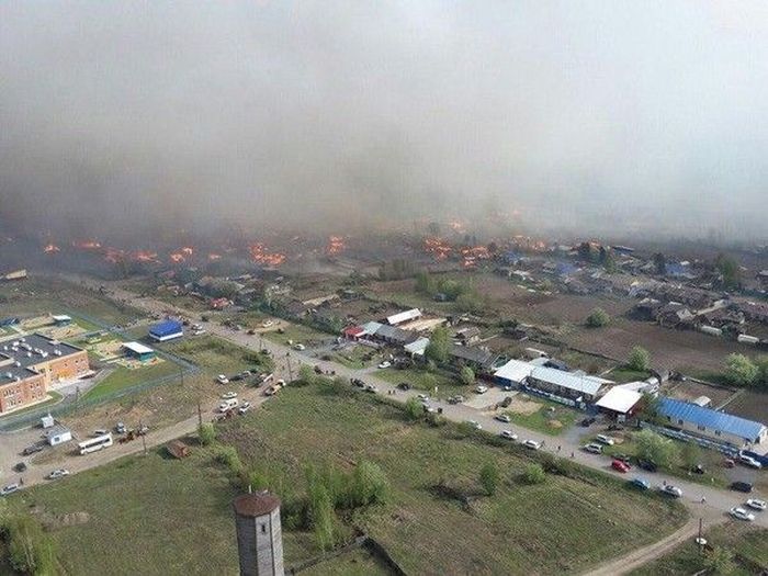 В Красноярском крае горят десятки жилых домов (13 фото + видео)