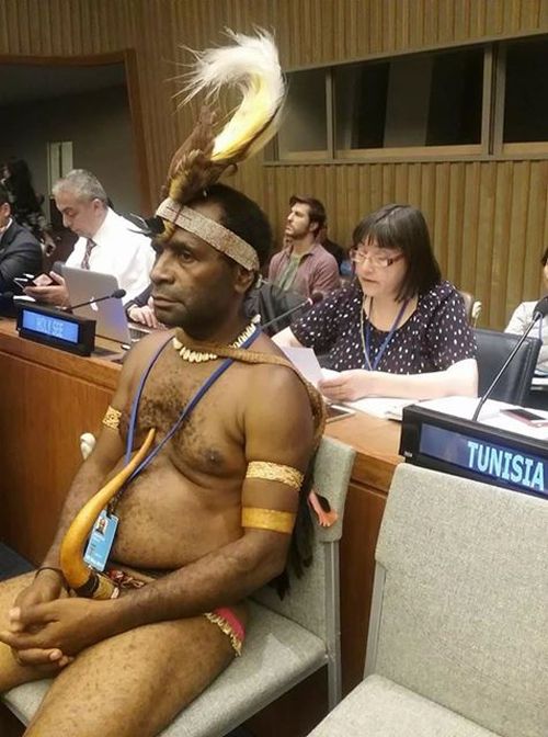 В Нью-Йорке на заседание ООН пришел папуас в национальном костюме (фото)