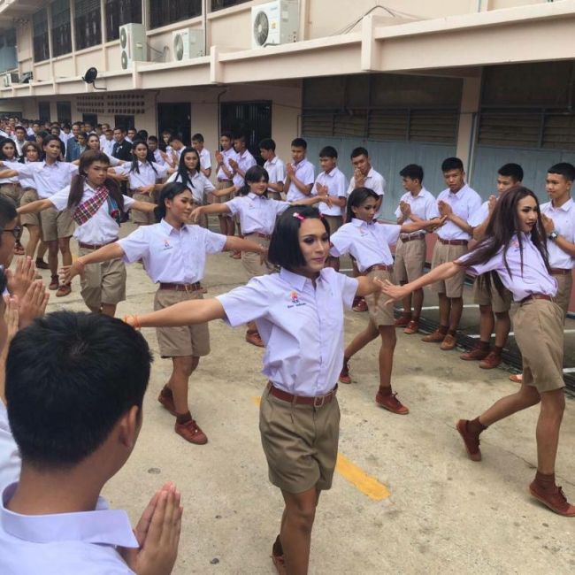 Школьное мероприятие в тайской школе (7 фото)