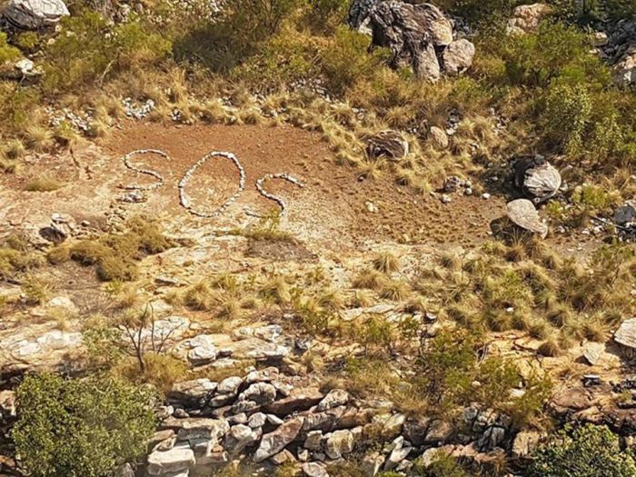 В Западной Австралии ищут автора надписи «SOS» (2 фото)