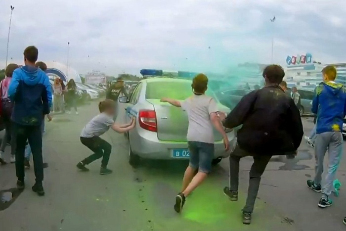 Подростки устроили массовые беспорядки на фестивале красок в Челябинске (3 фото + видео)