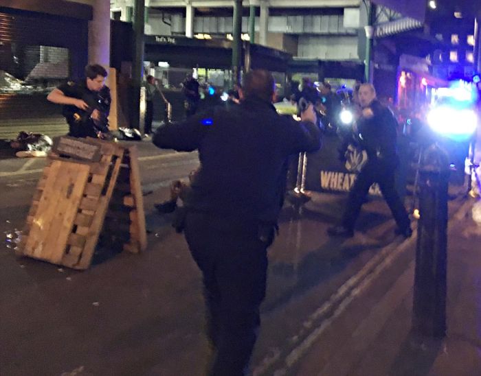 Террористы ИГИЛ устроили очередной теракт в Лондоне (17 фото + 3 видео)