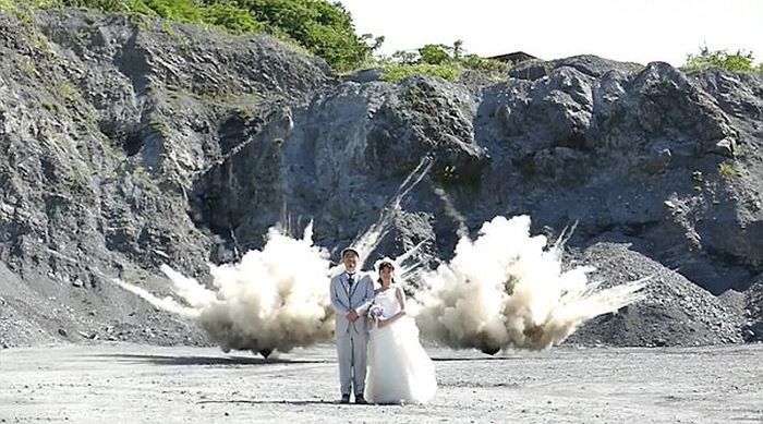 Семейная пара сделала необычные фото для свадебного альбома (3 фото + видео)
