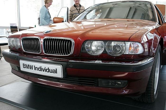 BMW 7-Series Long E38 от модельера Карла Лагерфельда (9 фото)