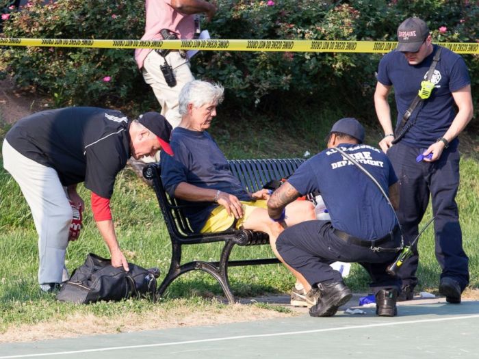 В США неизвестный открыл огонь по конгрессменам, игравшим в бейсбол (8 фото)