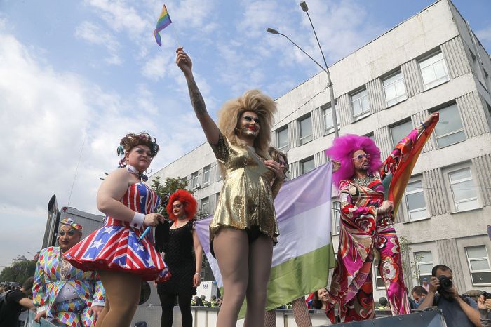 В Киеве прошел «Марш равенства» представителей ЛГБТ (18 фото + 2 видео)