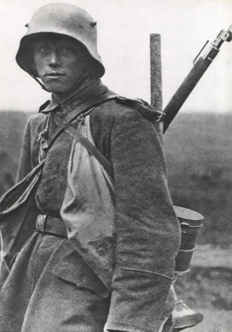 «Рогатые» каски немецких солдат (5 фото)
