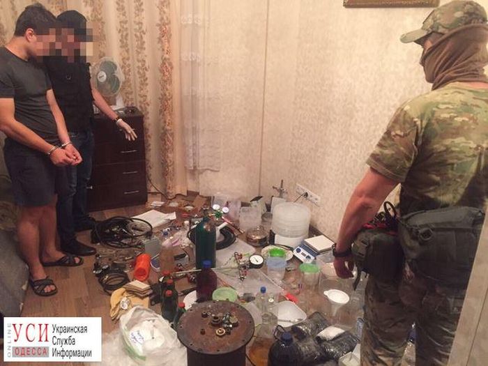 В Одессе обнаружена нарколаборатория (13 фото)