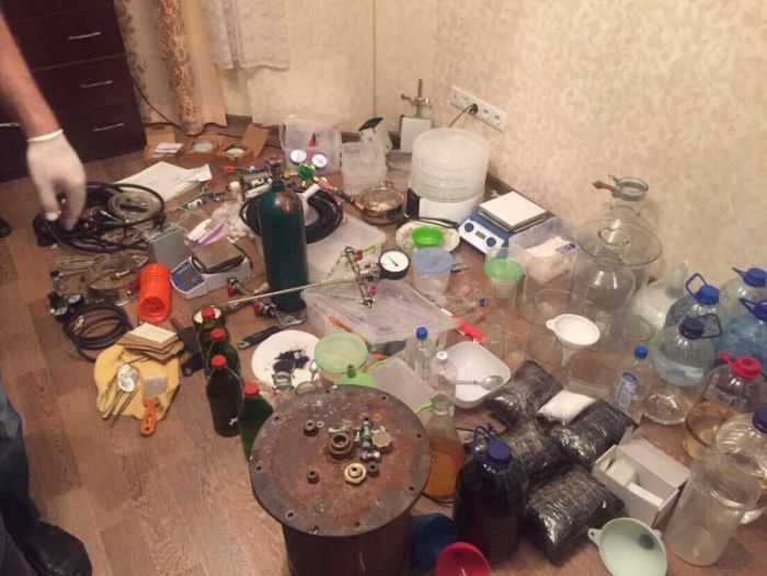 В Одессе обнаружена нарколаборатория (13 фото)