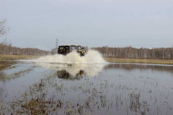 Кастомный вездеход на базе ГАЗ-66 (12 фото)